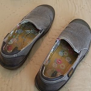 KEEN cush slip on shoes size 8